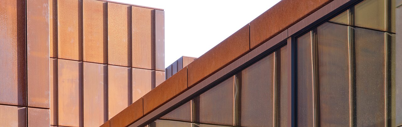 Hausfassade des Museums aus Cortenstahl